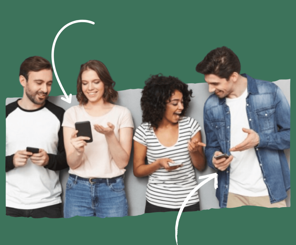 4 pessoas felizes, com celulares nas mãos.